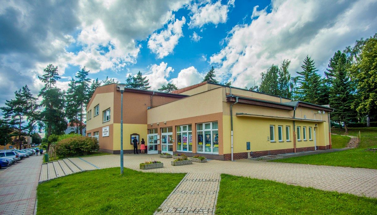 pohled na budovu městského kulturního střediska habartov