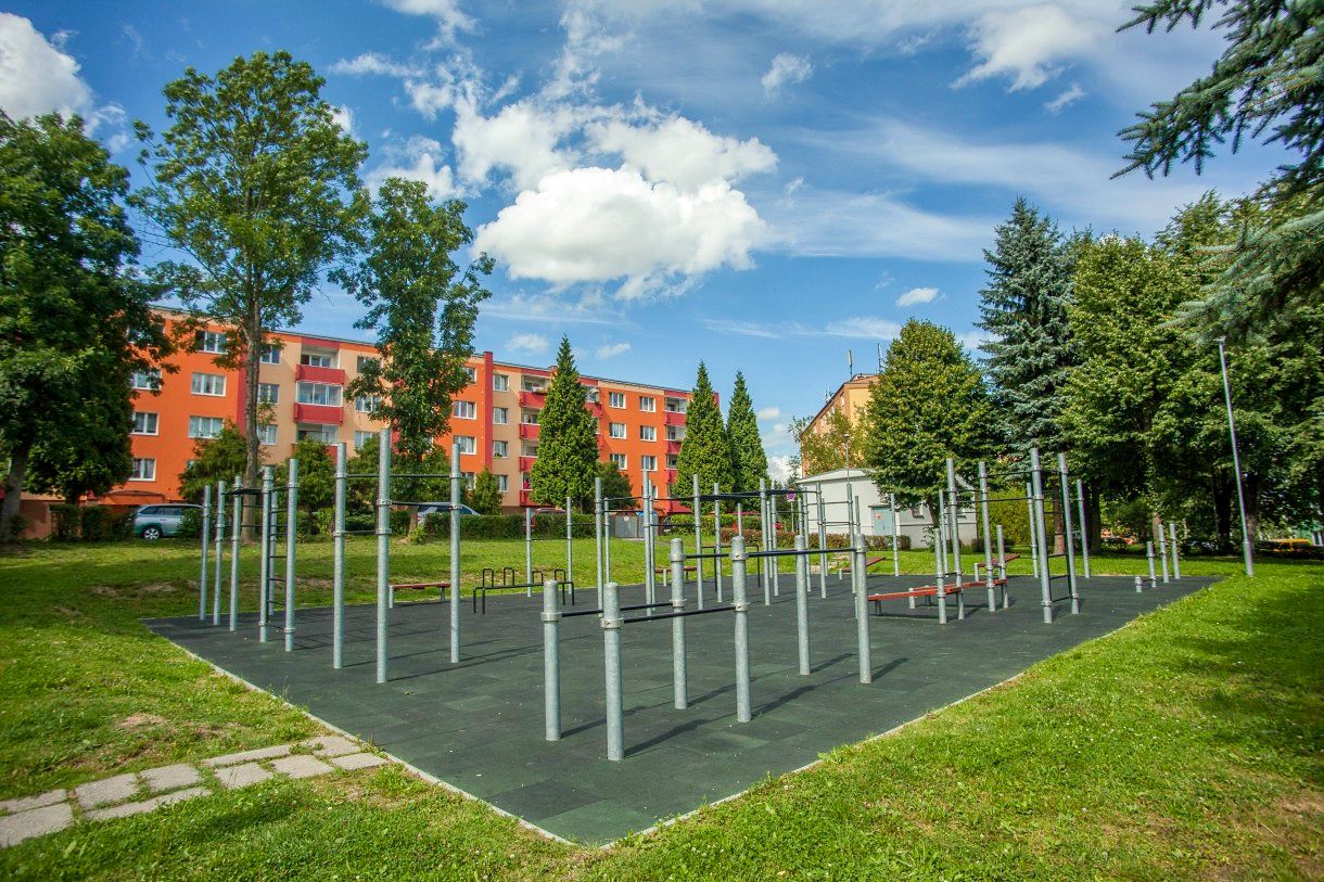 pohled na hřiště  street workout
