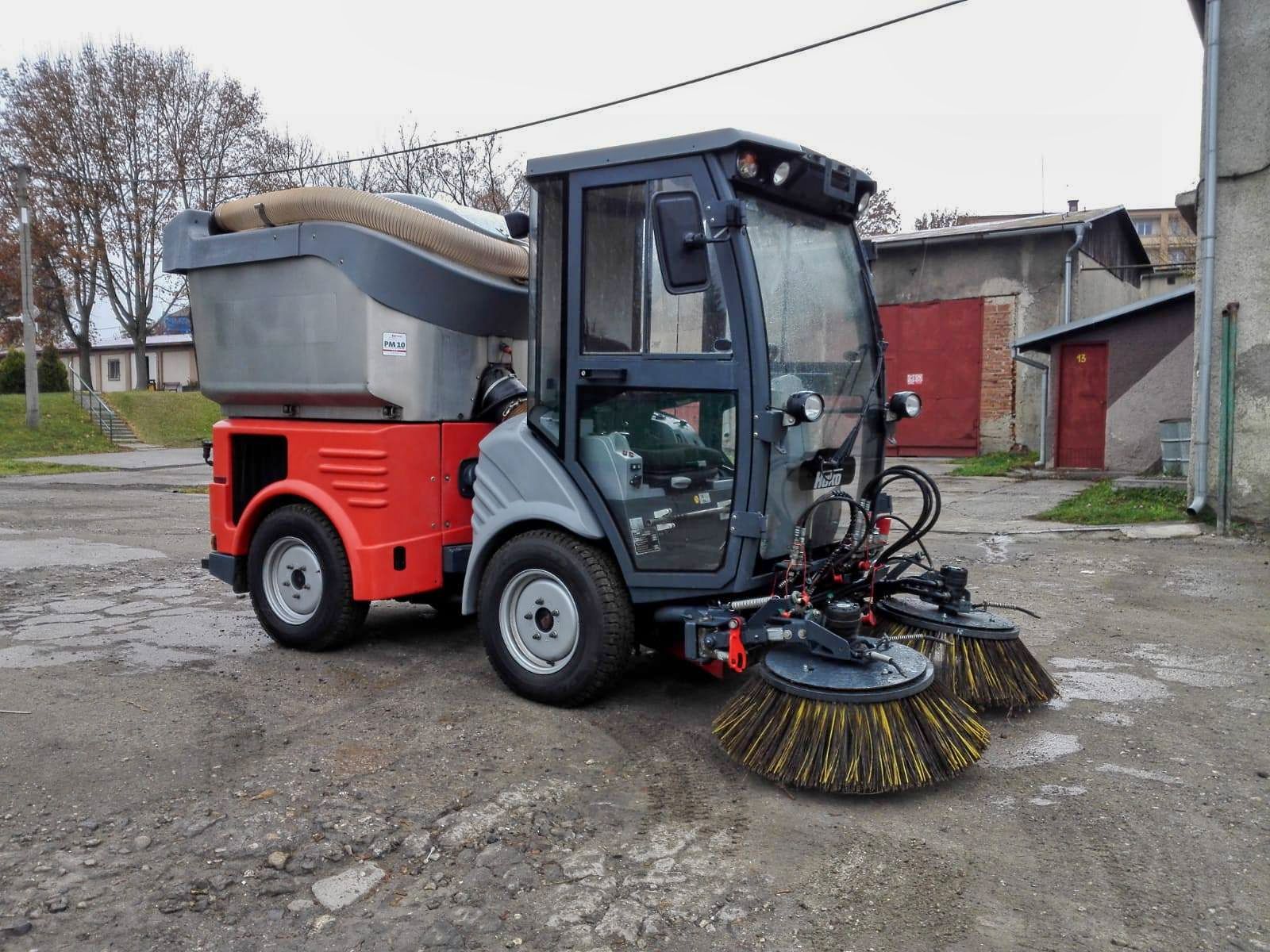 počišťvací vozidlo Hako PM10